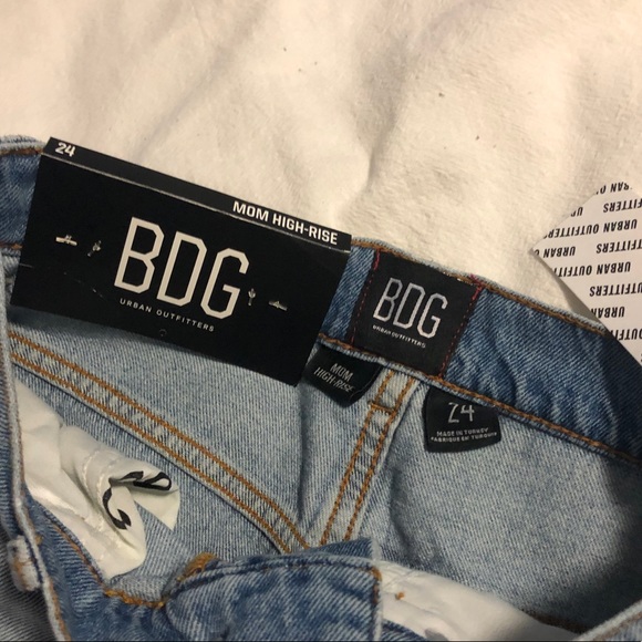 bdg high-wasted mom jeans - Picture 4 of 5